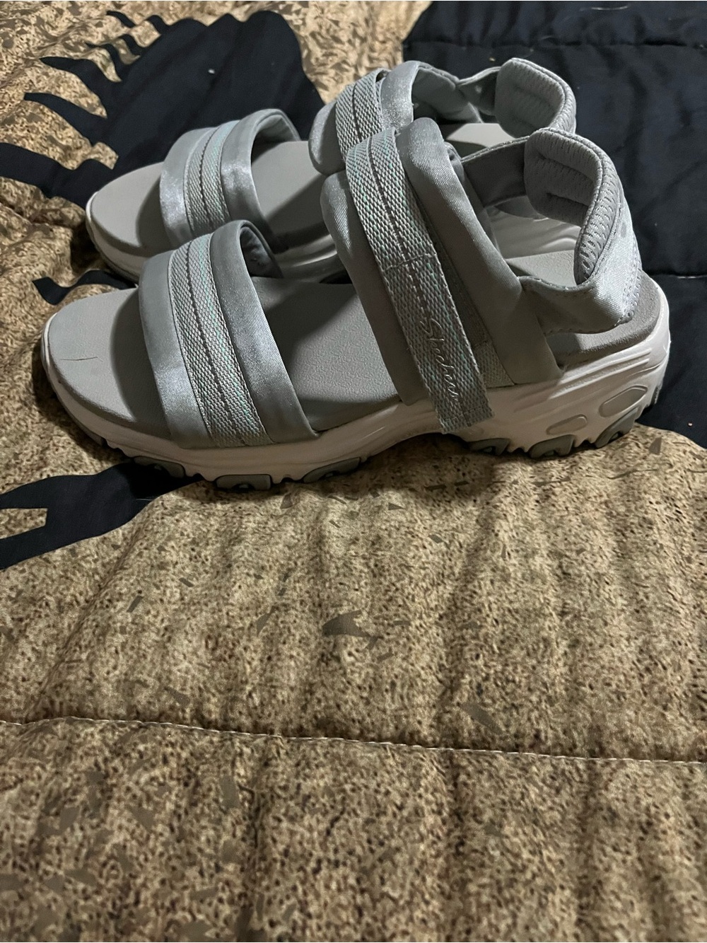 EUC SKECHERS YOGA SANDALS SIZE 8